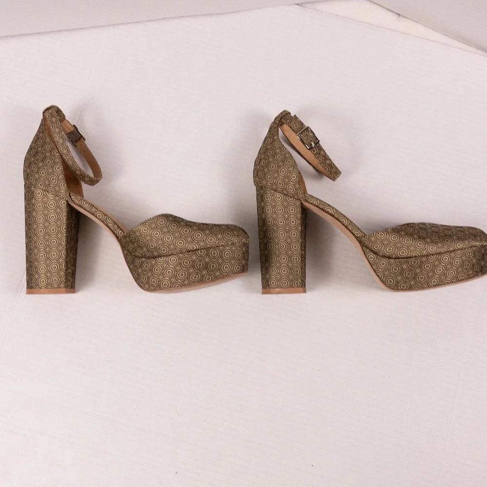 Bill Blass Ellie Platform Heels Womens 10 Gold 70s Inspired Retro Disco Chic